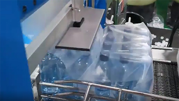 Полуавтоматическая машина для запечатывания и упаковки в термоусадочную пленку